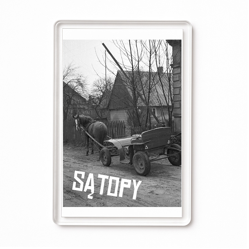 Magnes akrylowy Sątop - Warmia w czerni i bieli